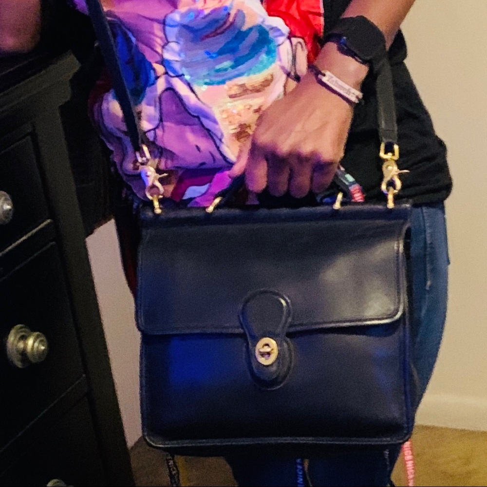 Vintage Willis Coach Black Leather Crossbody #9927